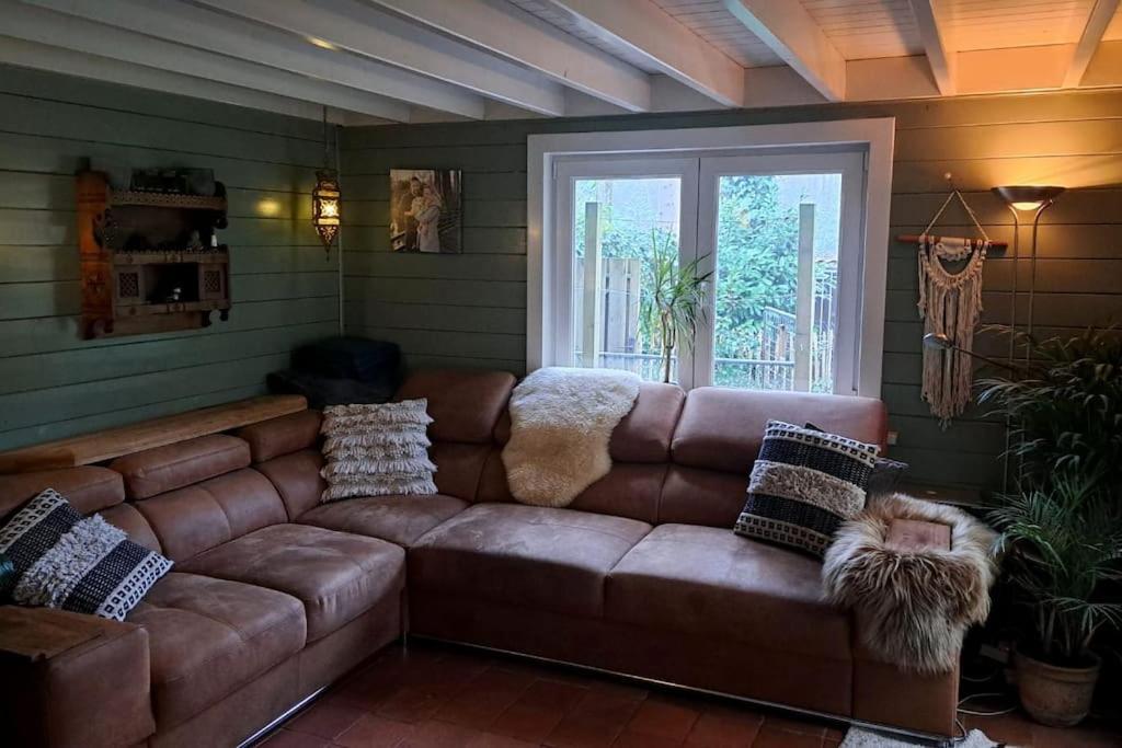 Comfortable Chalet In A Unique Location In Forest Essen 外观 照片