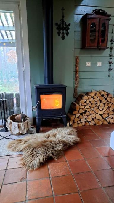 Comfortable Chalet In A Unique Location In Forest Essen 外观 照片