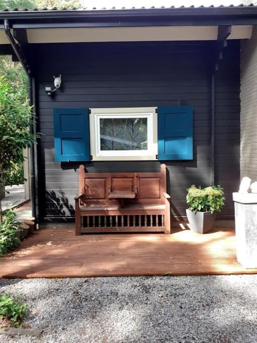 Comfortable Chalet In A Unique Location In Forest Essen 外观 照片