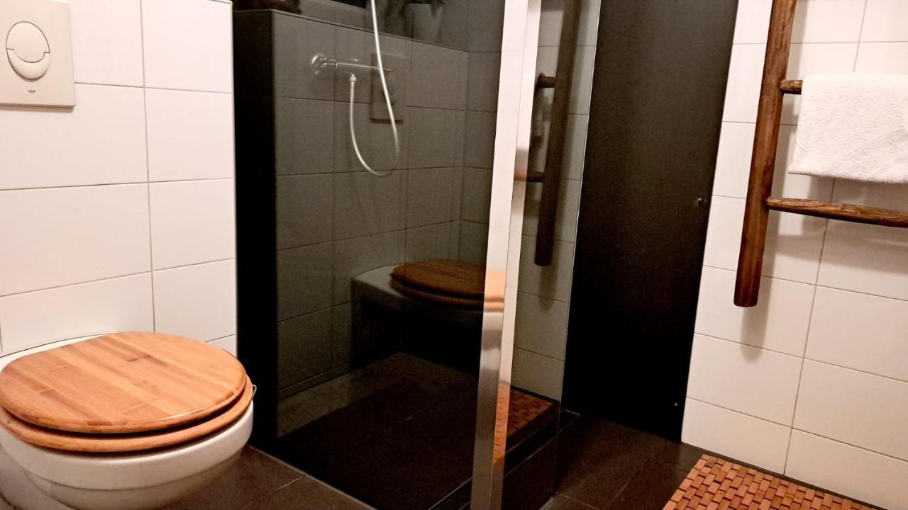 Comfortable Chalet In A Unique Location In Forest Essen 外观 照片