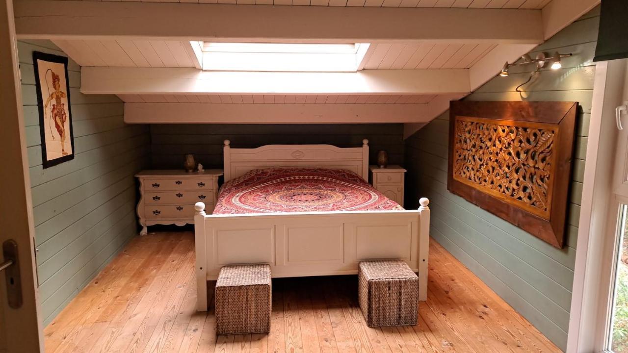 Comfortable Chalet In A Unique Location In Forest Essen 外观 照片