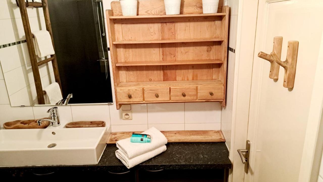 Comfortable Chalet In A Unique Location In Forest Essen 外观 照片